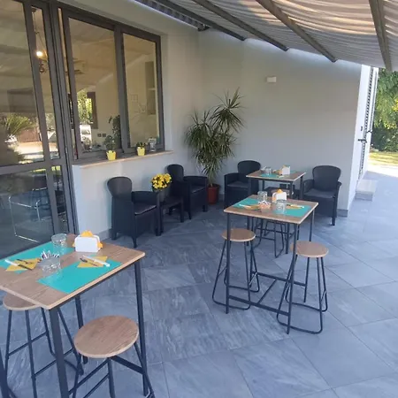 住宿加早餐酒店 La Flacca 斯佩隆加